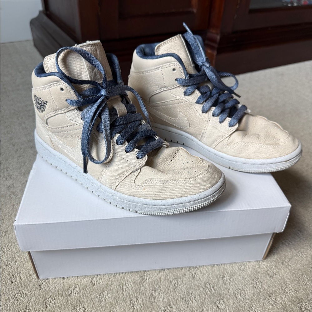 Nike Womens Air Jordan 1 MID SE High-Tops in Beige and Navy